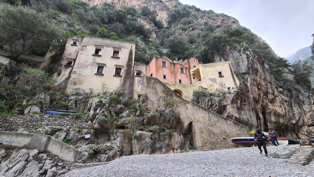 TOP Spiagge Costiera Amalfitana Cosa vedere? 129 Spiaggia Fiordo di Furore in inverno Costiera Amalfitana tripilare 16