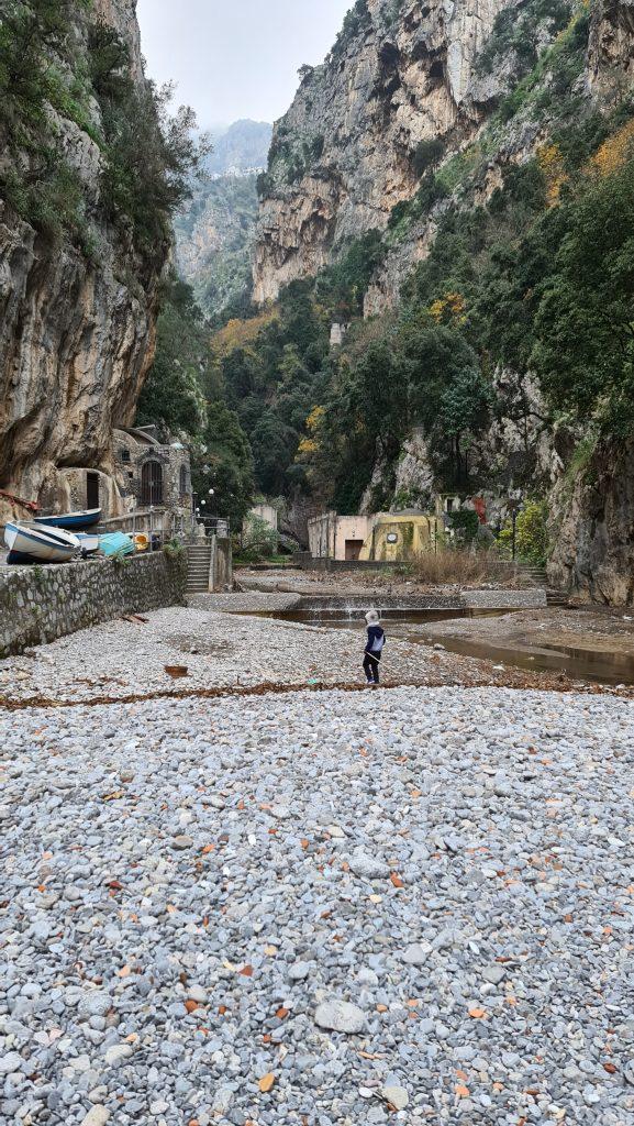 TOP Spiagge Costiera Amalfitana Cosa vedere? 130 Spiaggia Fiordo di Furore in inverno Costiera Amalfitana tripilare 17