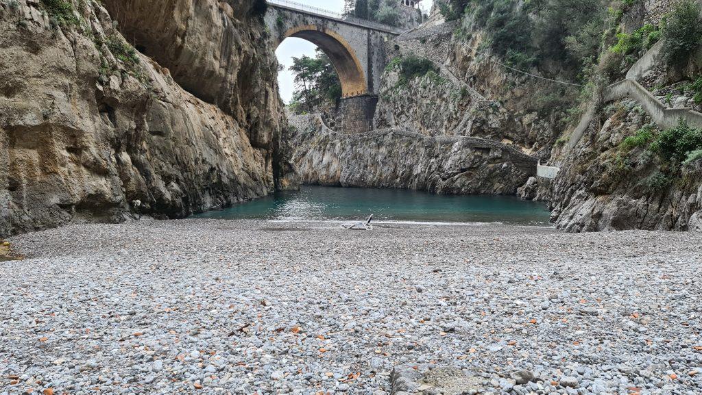 TOP Spiagge Costiera Amalfitana Cosa vedere? 131 Spiaggia Fiordo di Furore in inverno Costiera Amalfitana tripilare 18
