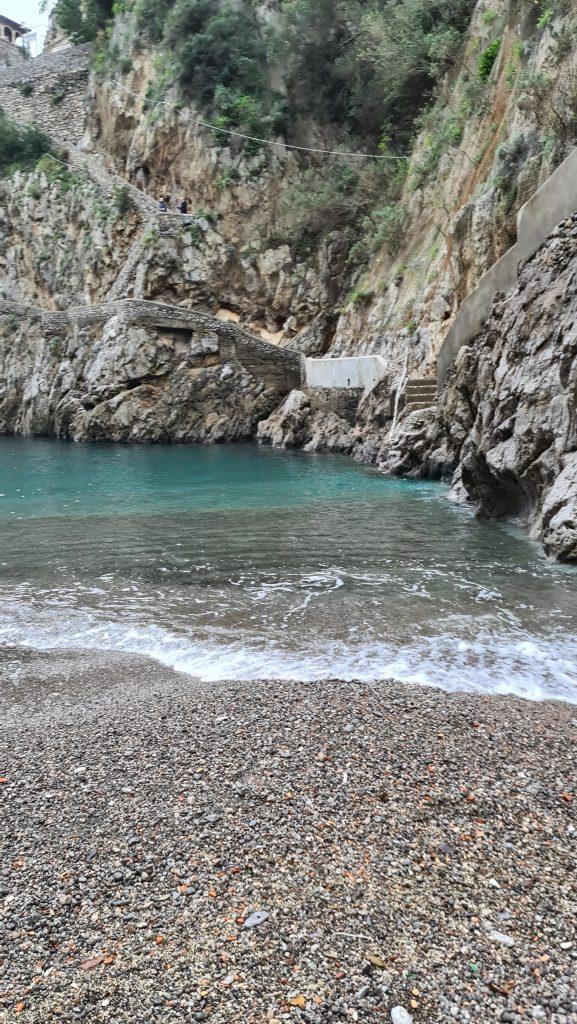 TOP Spiagge Costiera Amalfitana Cosa vedere? 136 Spiaggia Fiordo di Furore in inverno Costiera Amalfitana tripilare 23