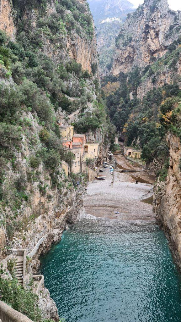 TOP Spiagge Costiera Amalfitana Cosa vedere? 111 Spiaggia Fiordo di Furore in inverno Costiera Amalfitana tripilare 29