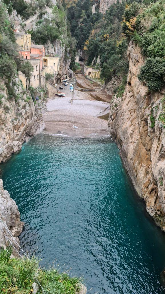 TOP Spiagge Costiera Amalfitana Cosa vedere? 116 Spiaggia Fiordo di Furore in inverno Costiera Amalfitana tripilare 3