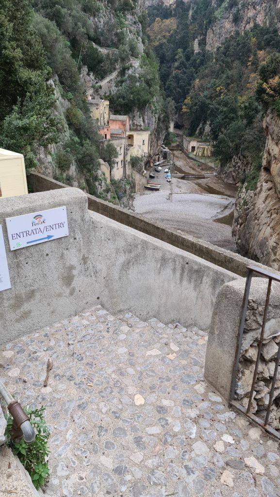 TOP Spiagge Costiera Amalfitana Cosa vedere? 113 Spiaggia Fiordo di Furore in inverno Costiera Amalfitana tripilare 31