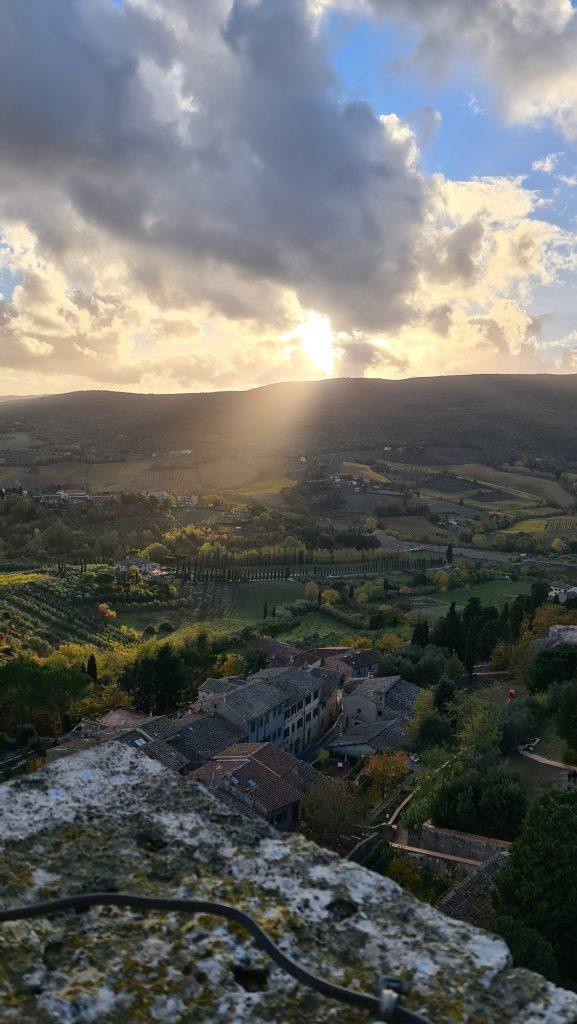 Top 10 Cosa vedere a San Gimignano? 82 Cosa vedere a San Gimignano torre grossa vista toscana dallalto tripilare 13
