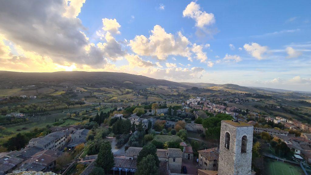 Top 10 Cosa vedere a San Gimignano? 73 Cosa vedere a San Gimignano torre grossa vista toscana dallalto tripilare 4