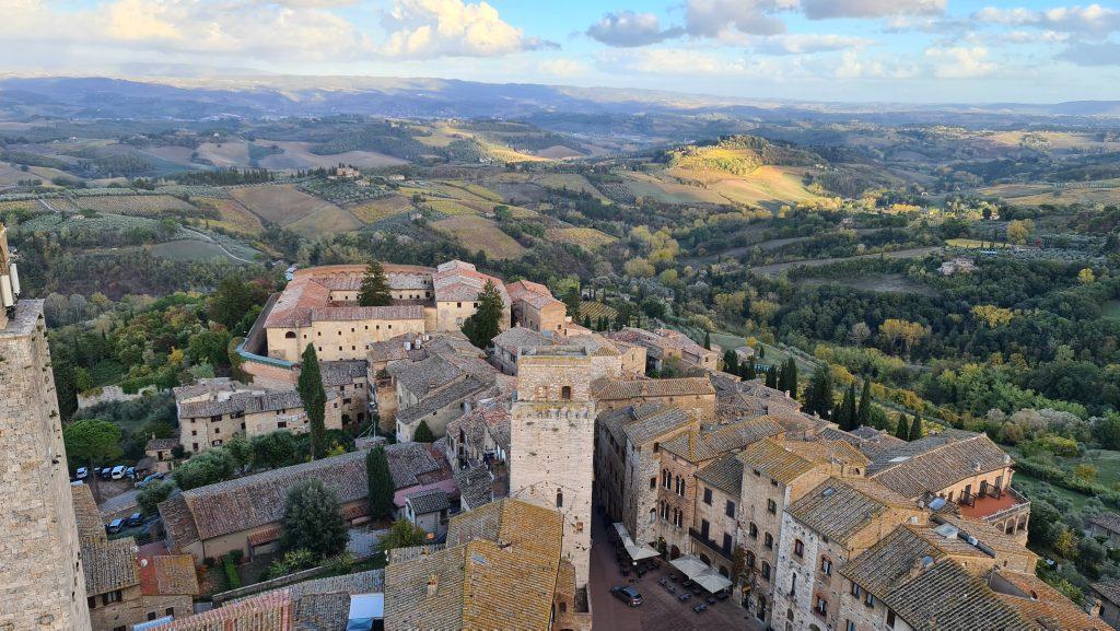 Top 10 Cosa vedere a San Gimignano? 76 Cosa vedere a San Gimignano torre grossa vista toscana dallalto tripilare 7