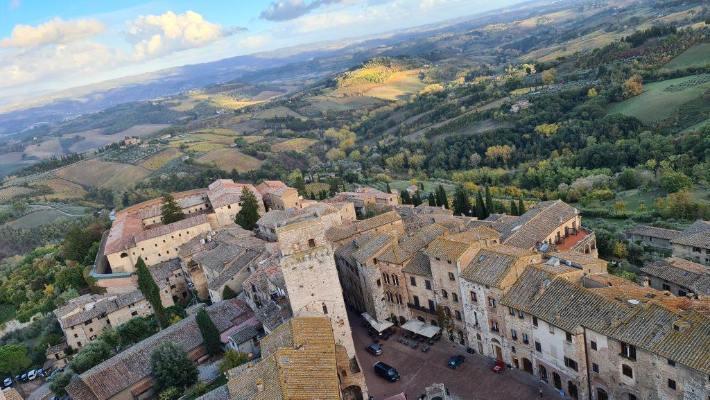 Top 10 Cosa vedere a San Gimignano? 78 Cosa vedere a San Gimignano torre grossa vista toscana dallalto tripilare 9