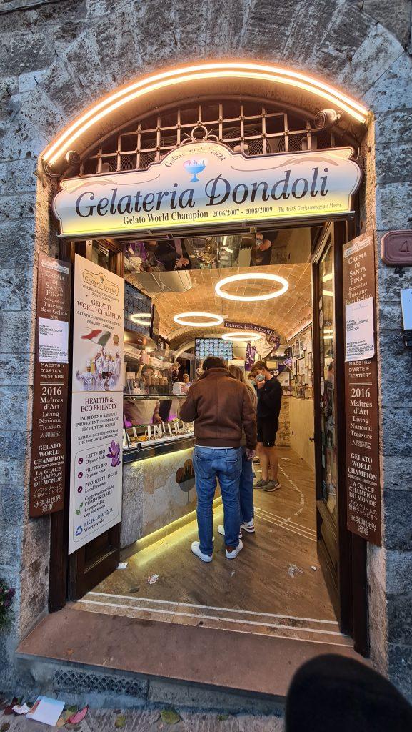 Top 10 Cosa vedere a San Gimignano? 104 Toscana gelateria san gimignano vincitore campione gelateria dondoli 1