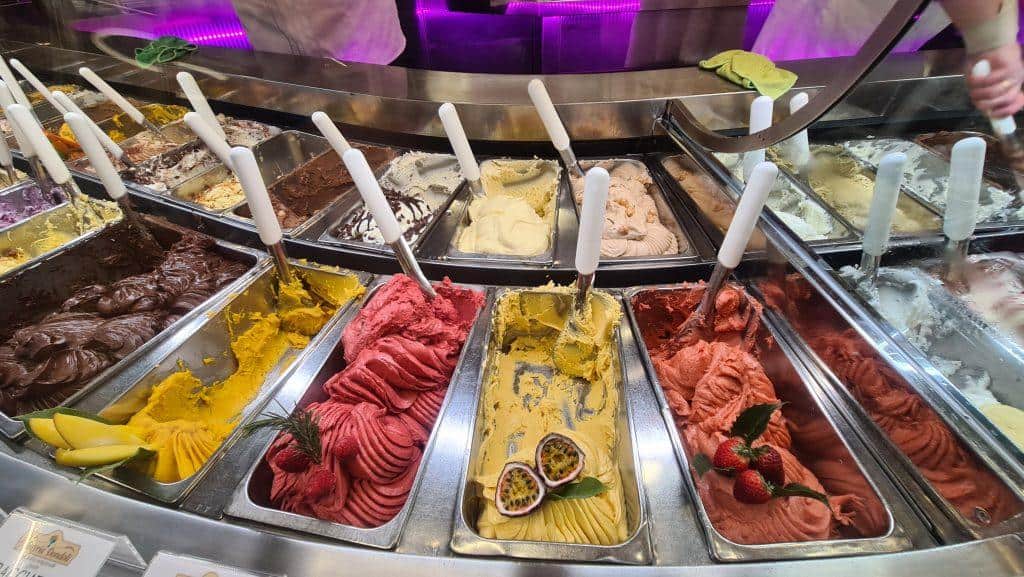 Top 10 Cosa vedere a San Gimignano? 99 Toscana gelateria san gimignano vincitore campione gelateria dondoli 3