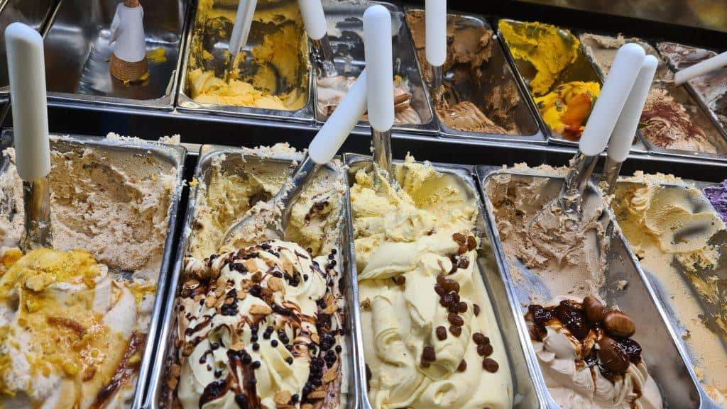 Top 10 Cosa vedere a San Gimignano? 100 Toscana gelateria san gimignano vincitore campione gelateria dondoli 4