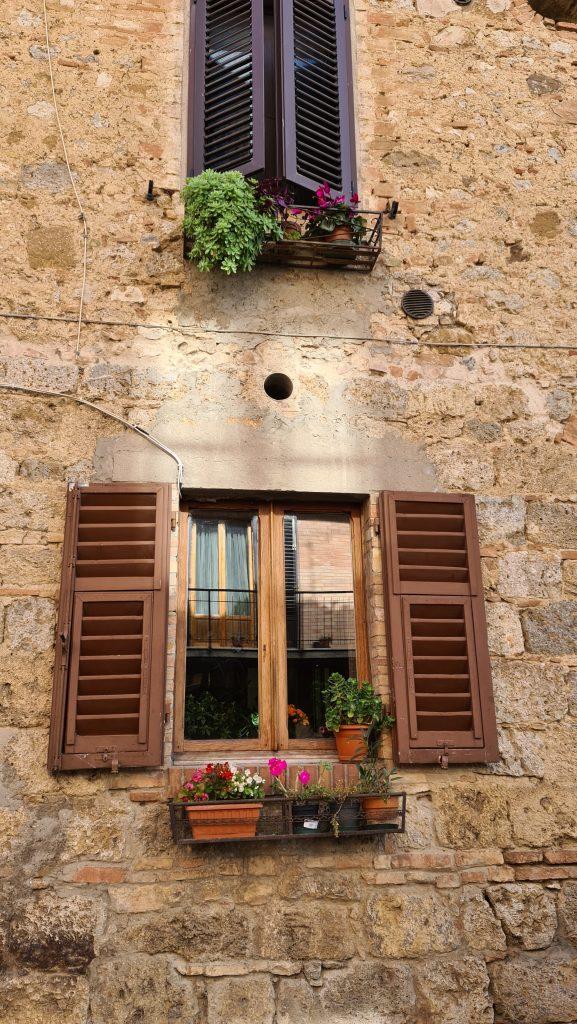Top 10 Cosa vedere a San Gimignano? 48 cosa vedere a san gimignano Via Centrale e piazze tripilare 1 1