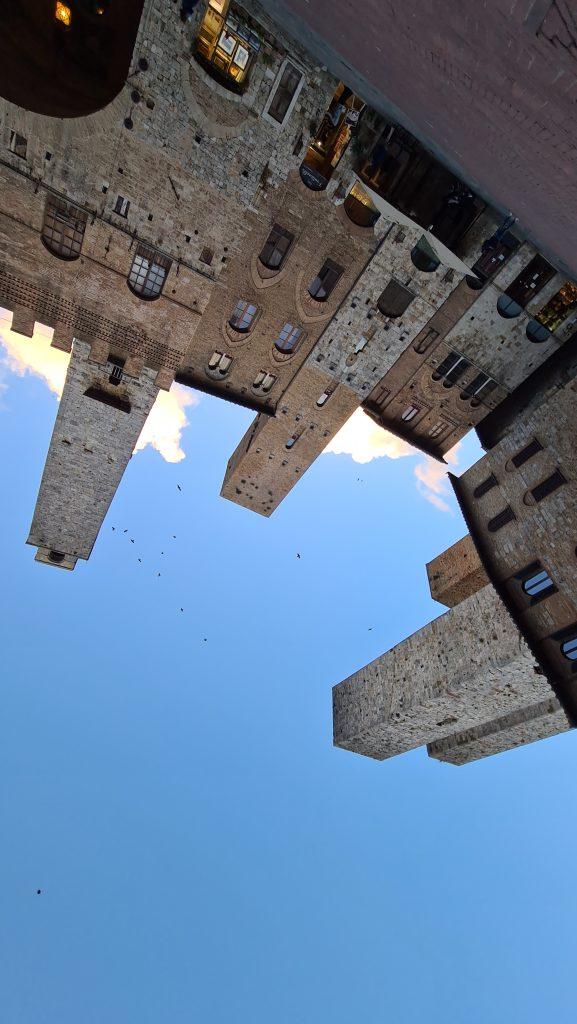 Top 10 Cosa vedere a San Gimignano? 15 cosa vedere a san gimignano Via Centrale e piazze tripilare 12