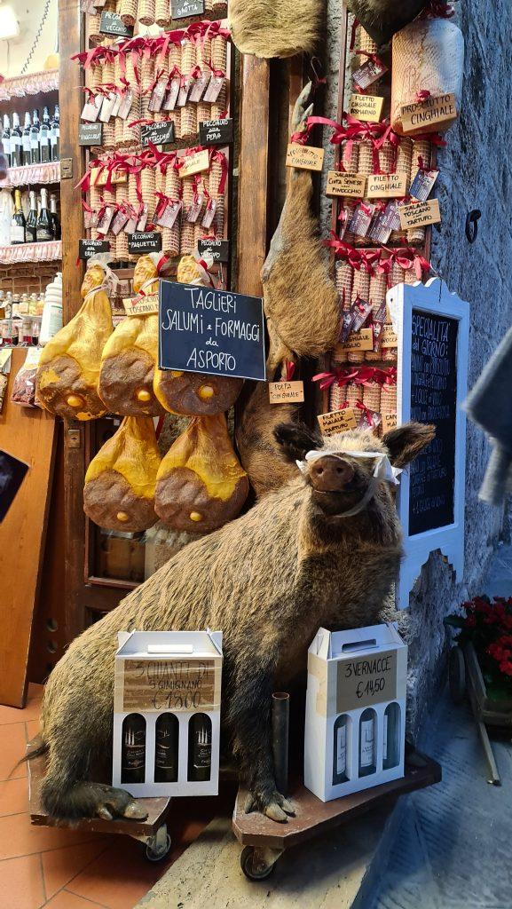 Top 10 Cosa vedere a San Gimignano? 18 cosa vedere a san gimignano Via Centrale e piazze tripilare 15