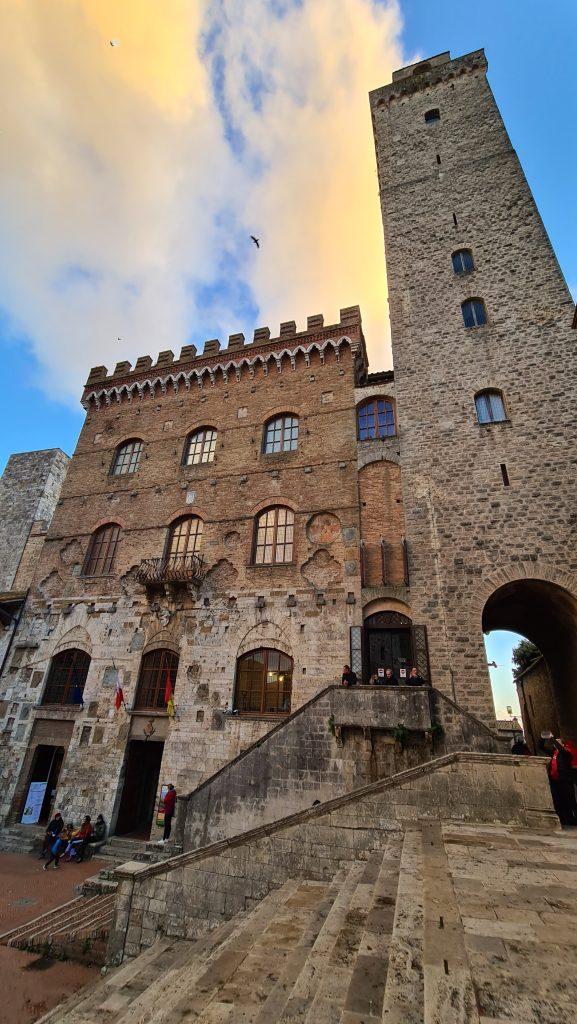 Top 10 Cosa vedere a San Gimignano? 5 cosa vedere a san gimignano Via Centrale e piazze tripilare 2