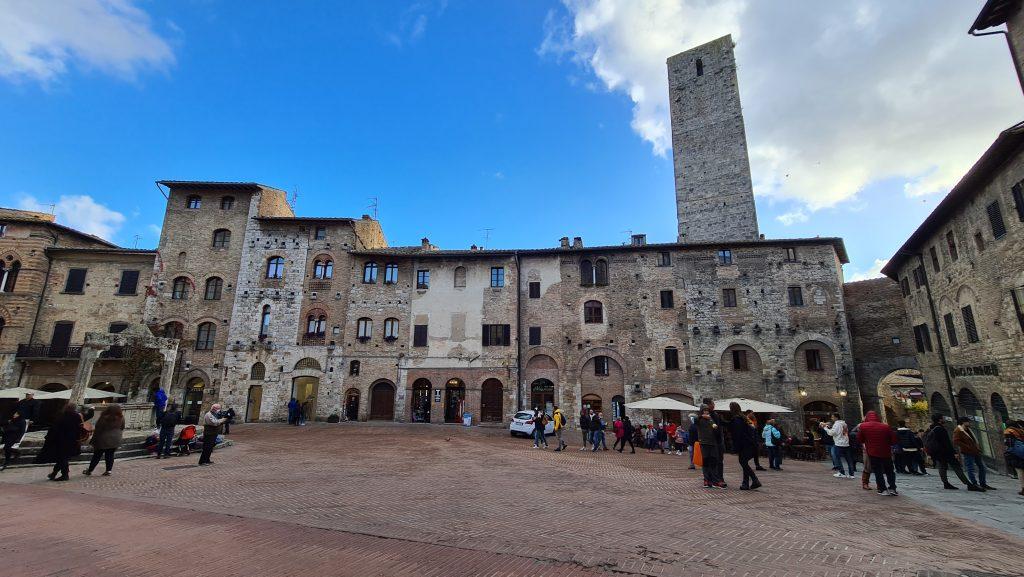 Top 10 Cosa vedere a San Gimignano? 67 cosa vedere a san gimignano Via Centrale e piazze tripilare 20 1