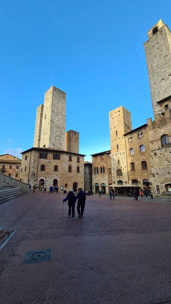 Top 10 Cosa vedere a San Gimignano? 68 cosa vedere a san gimignano Via Centrale e piazze tripilare 21 1
