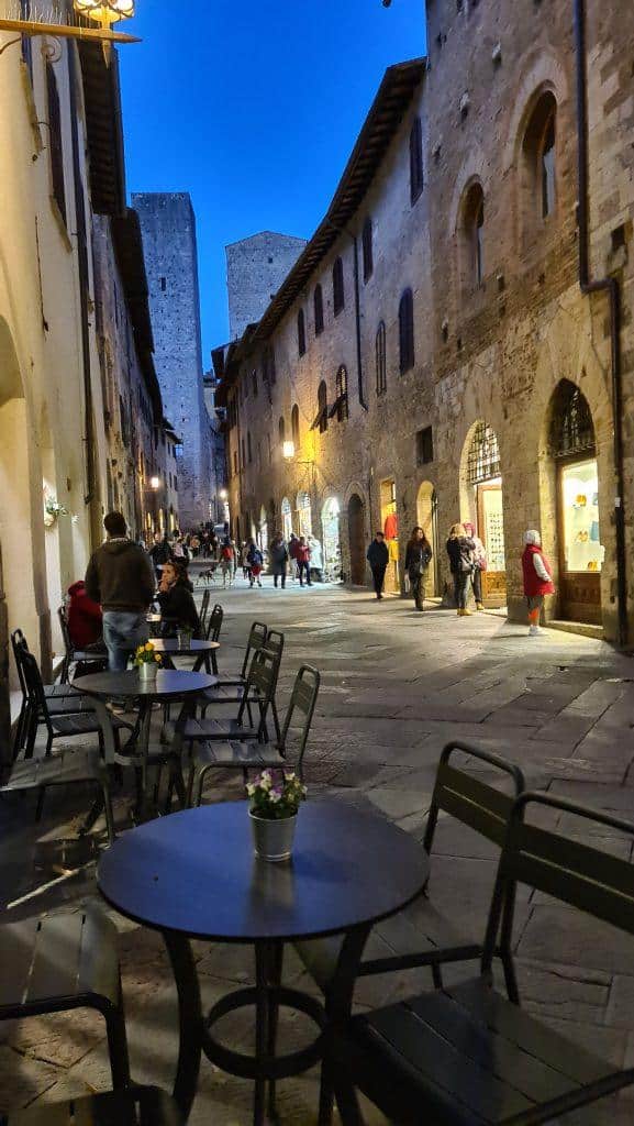 Top 10 Cosa vedere a San Gimignano? 25 cosa vedere a san gimignano Via Centrale e piazze tripilare 22