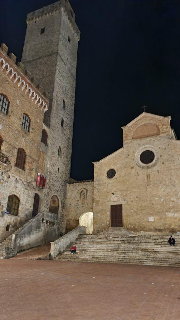 Top 10 Cosa vedere a San Gimignano? 41 cosa vedere a san gimignano Via Centrale e piazze tripilare 38