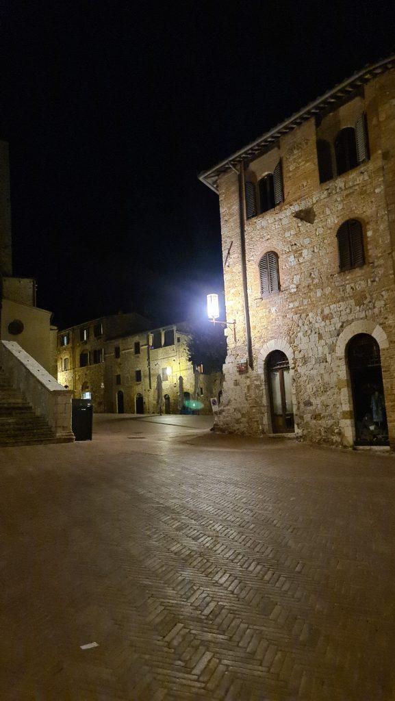 Top 10 Cosa vedere a San Gimignano? 42 cosa vedere a san gimignano Via Centrale e piazze tripilare 39