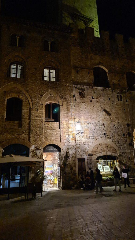 Top 10 Cosa vedere a San Gimignano? 45 cosa vedere a san gimignano Via Centrale e piazze tripilare 42