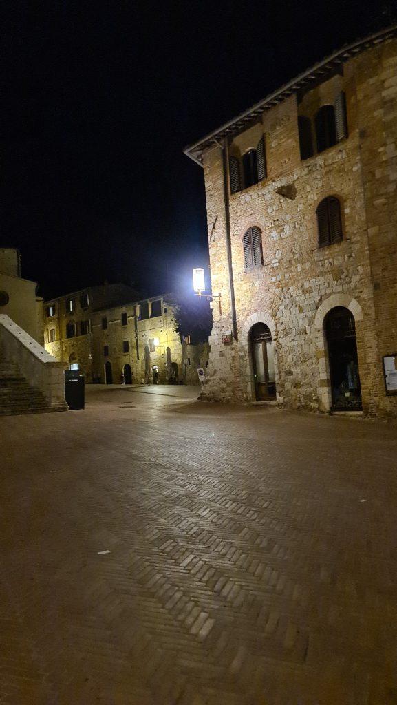 Top 10 Cosa vedere a San Gimignano? 46 cosa vedere a san gimignano Via Centrale e piazze tripilare 43