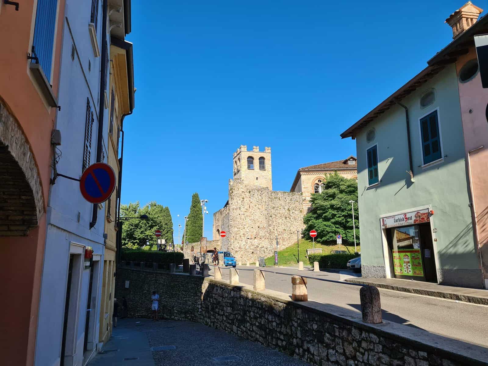 Top 8 Desenzano del Garda Cosa Vedere? 8 Castello di Desenzano sul Garda cosa vedere tripilare 27