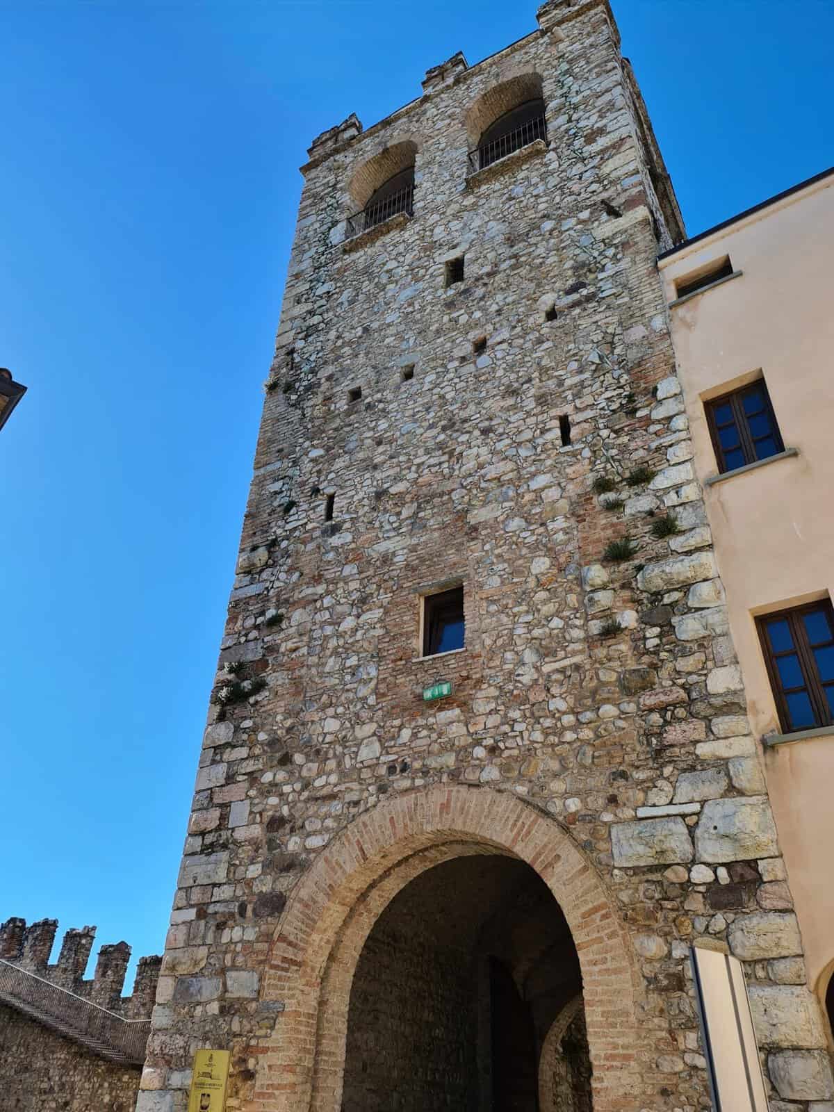 Top 8 Desenzano del Garda Cosa Vedere? 7 Castello di Desenzano sul Garda cosa vedere tripilare 48 1