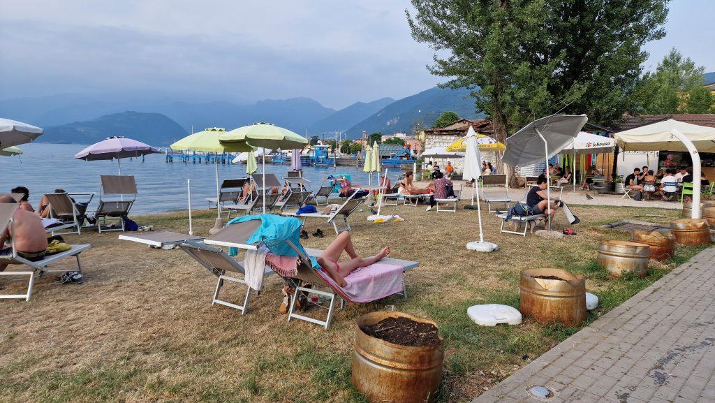 Top 10 Cosa Vedere a Iseo: Lungolago Iseo, centro... 21 Spiaggia iseo Lago dIseo Italy tripilare 2