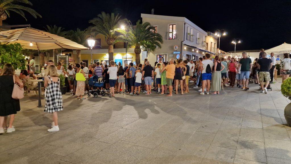 Castiadas: Cosa Fare la Sera per Vivere la Sardegna del Sud-Est (Anche Se Non È Mykonos!) 2 Sardegna Villasimius di sera. Come il centro paese di Villasimius di sera e quali sono le cose da fare qui TRIPILARE 8