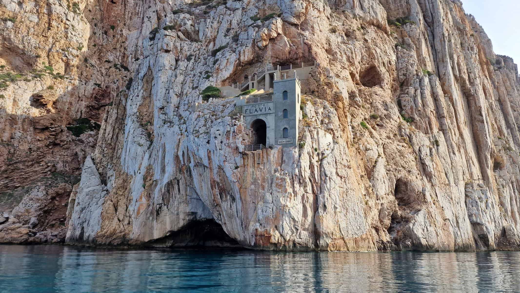 Visita Miniera Porto Flavia Sardegna: come arrivare? Visita in barca o all'interno? 12 Visita Miniera Porto Flavia Sardegna come arrivare Visita in barca o allinterno tripilare 1