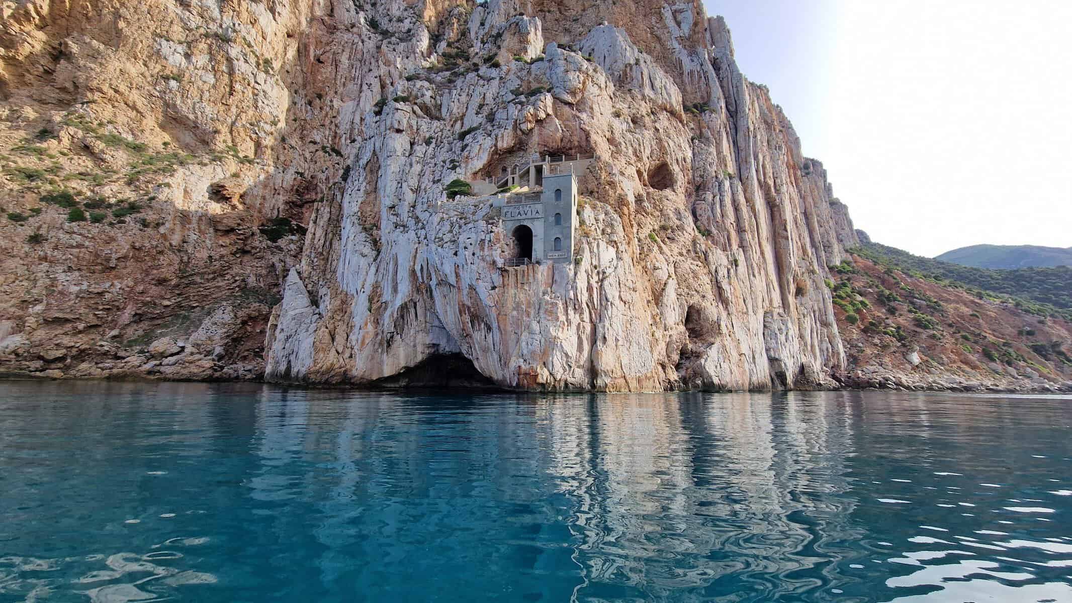 Visita Miniera Porto Flavia Sardegna: come arrivare? Visita in barca o all'interno? 14 Visita Miniera Porto Flavia Sardegna come arrivare Visita in barca o allinterno tripilare 2