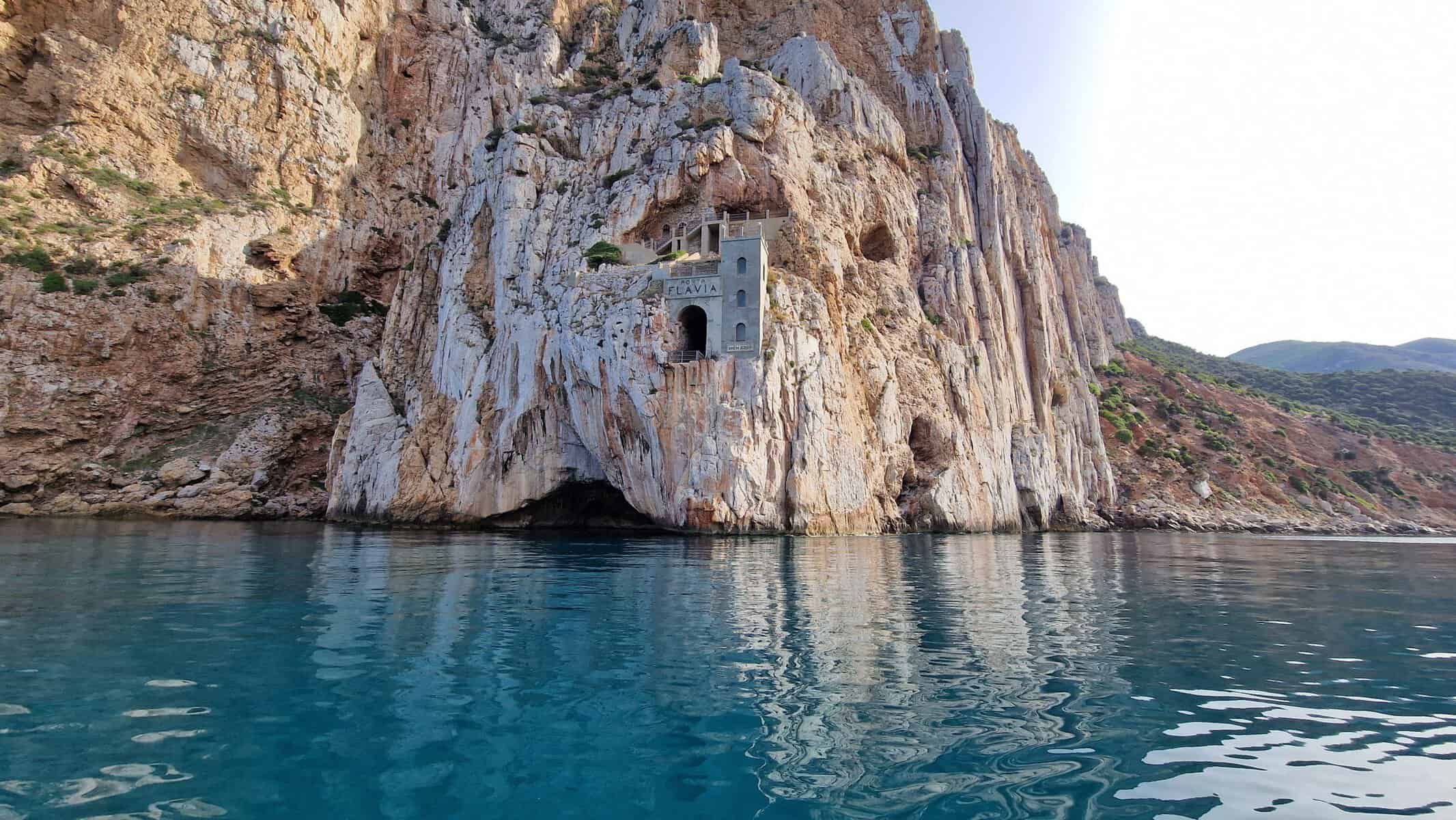 Visita Miniera Porto Flavia Sardegna: come arrivare? Visita in barca o all'interno? 13 Visita Miniera Porto Flavia Sardegna come arrivare Visita in barca o allinterno tripilare 3