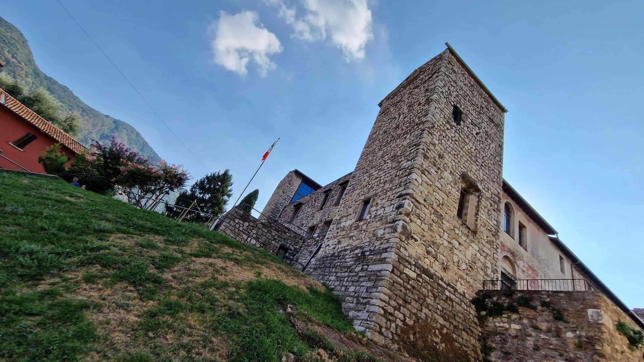 Top 10 Cosa Vedere a Iseo: Lungolago Iseo, centro... 13 Cosa Vedere a Iseo Castello Oldofredi storia history castle iseo lake tripilare 22