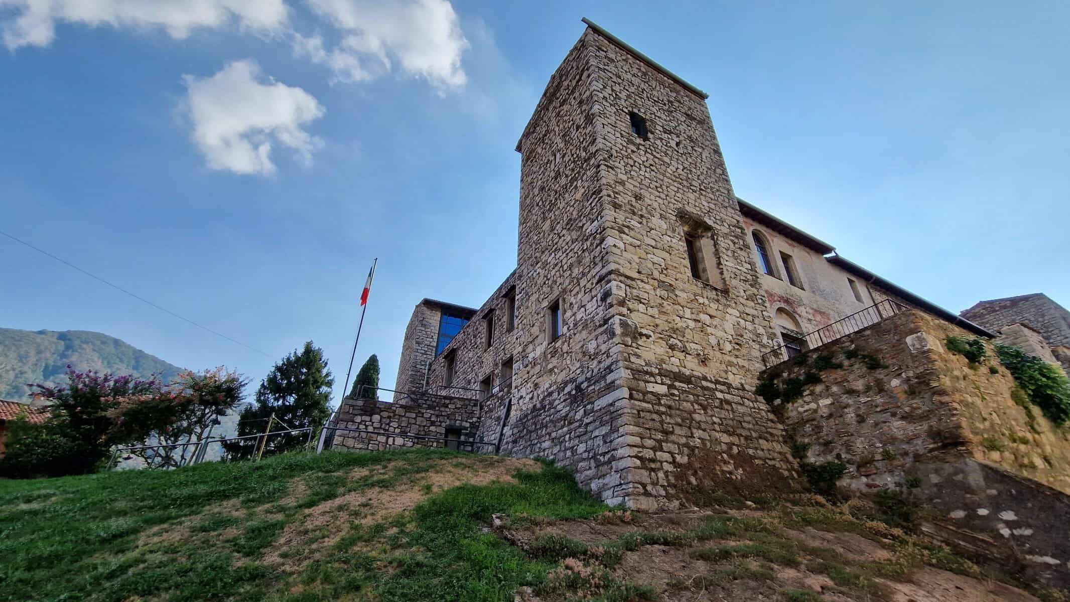 Top 10 Cosa Vedere a Iseo: Lungolago Iseo, centro... 14 Cosa Vedere a Iseo Castello Oldofredi storia history castle iseo lake tripilare 23