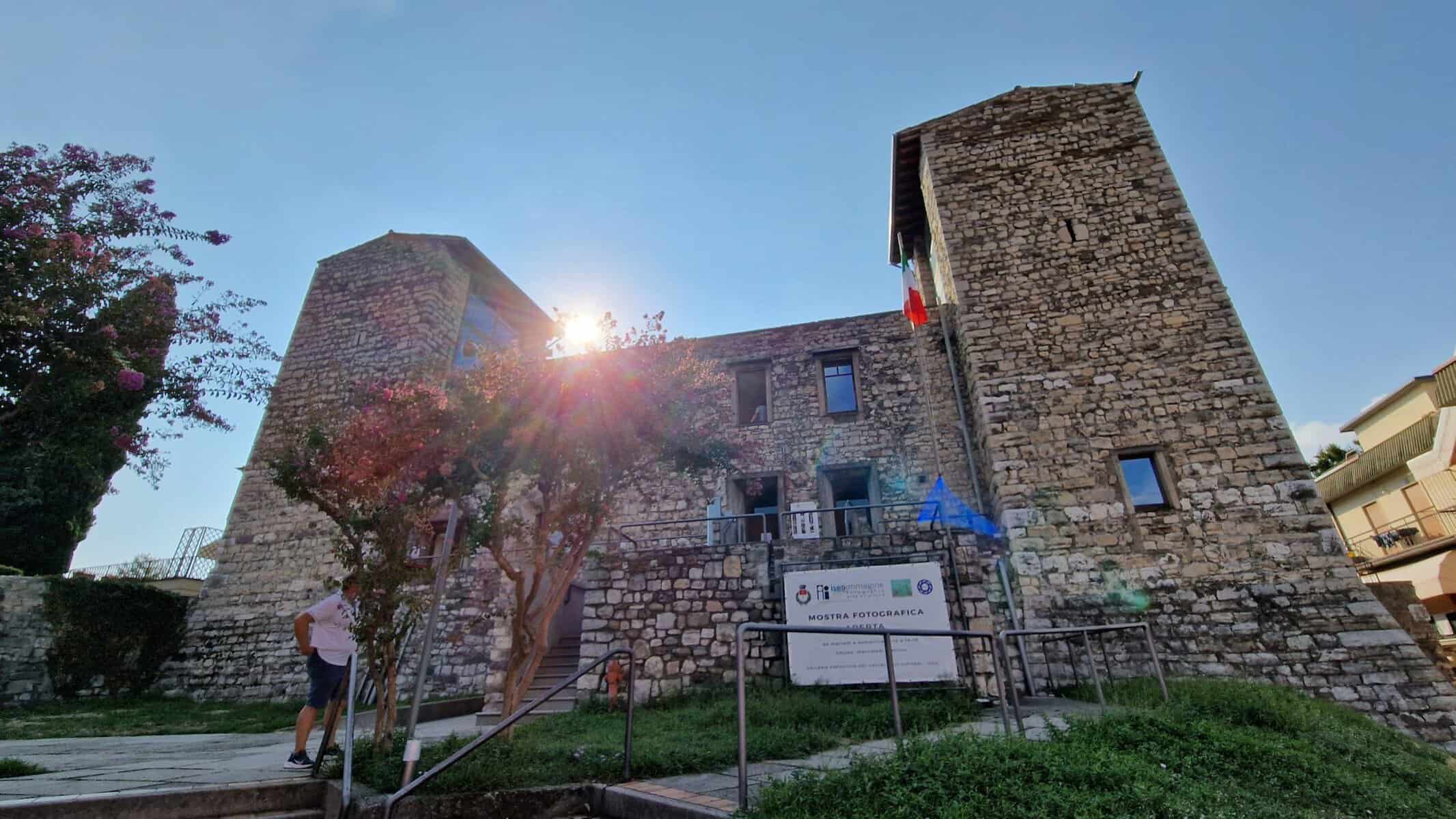 Top 10 Cosa Vedere a Iseo: Lungolago Iseo, centro... 15 Cosa Vedere a Iseo Castello Oldofredi storia history castle iseo lake tripilare 29