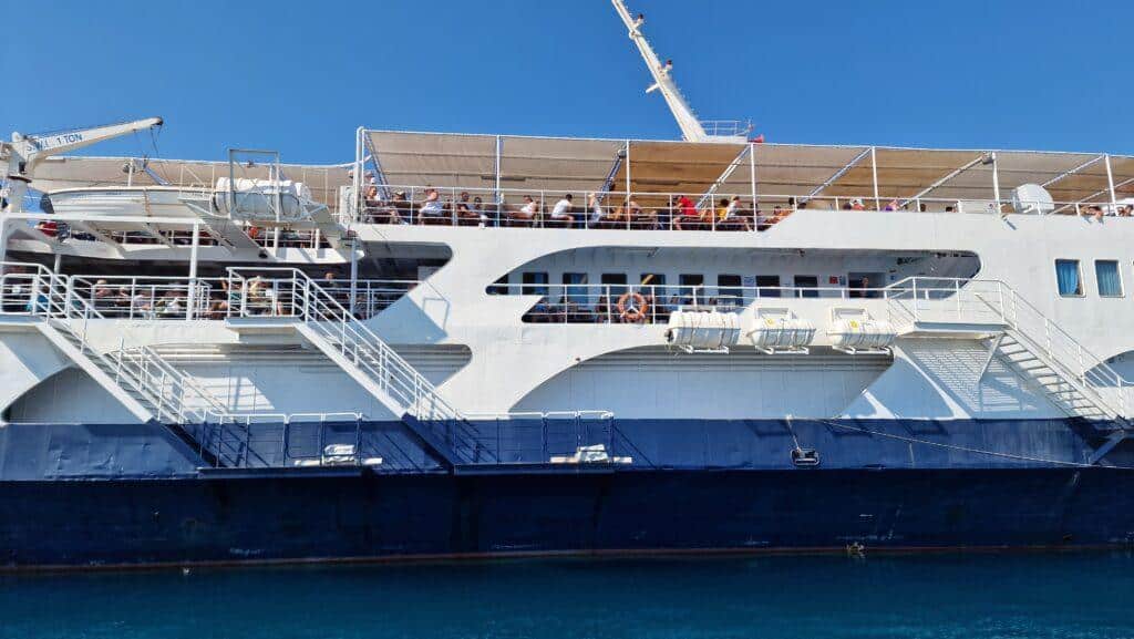 Spiaggia e Laguna di Balos a Creta: importanti cose da sapere prima di andare 9 Creta Barche o Navi in partenza dal porto di Kissamos per la spiaggia di Balos 2