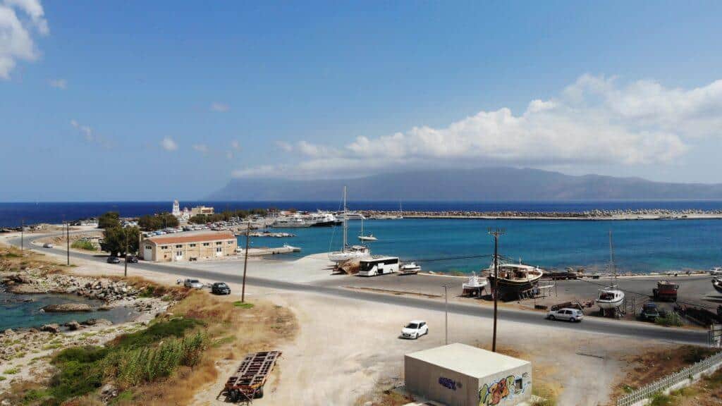 Spiaggia e Laguna di Balos a Creta: importanti cose da sapere prima di andare 7 Creta porto di Kissamos dove si prendono le barche per la spiaggia di Balos