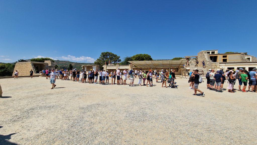Palazzo di Cnosso: La Guida Vissuta Contro Caldo e Folla di Agosto 17 creta cosa vedere a Heraklion cnosso coda per la sala del trono