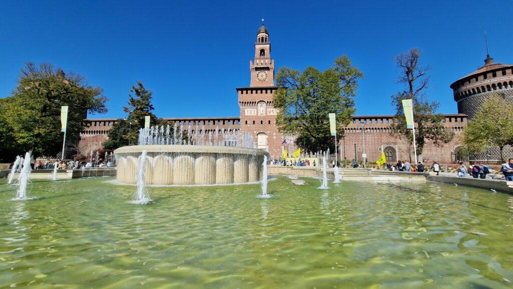 Top 10 Cosa vedere a Milano 10 Cosa vedere a Milano Castello Sforzesco 1