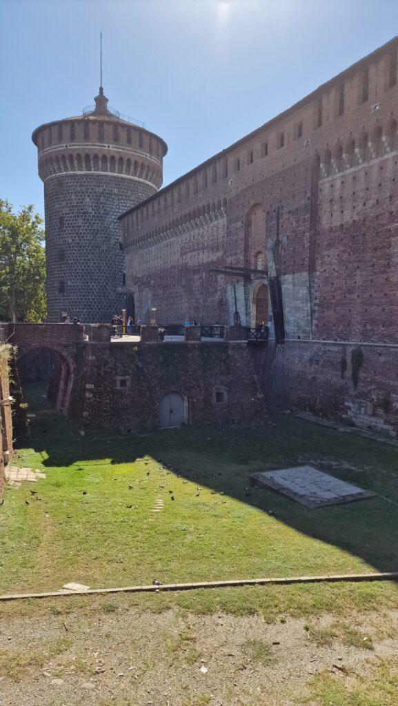 Top 10 Cosa vedere a Milano 18 Cosa vedere a Milano Castello Sforzesco 15