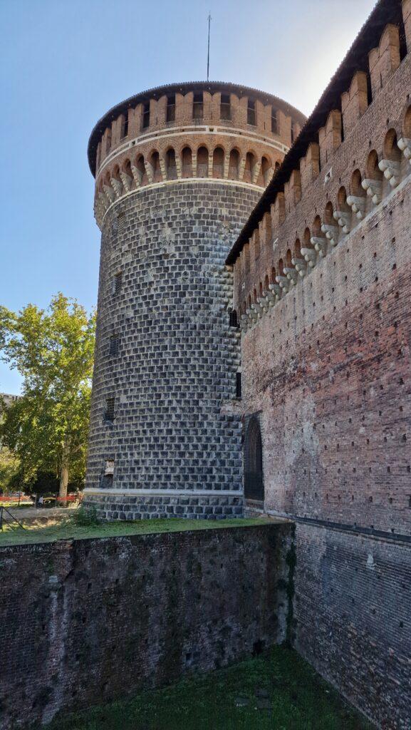 Top 10 Cosa vedere a Milano 29 Cosa vedere a Milano Castello Sforzesco 25