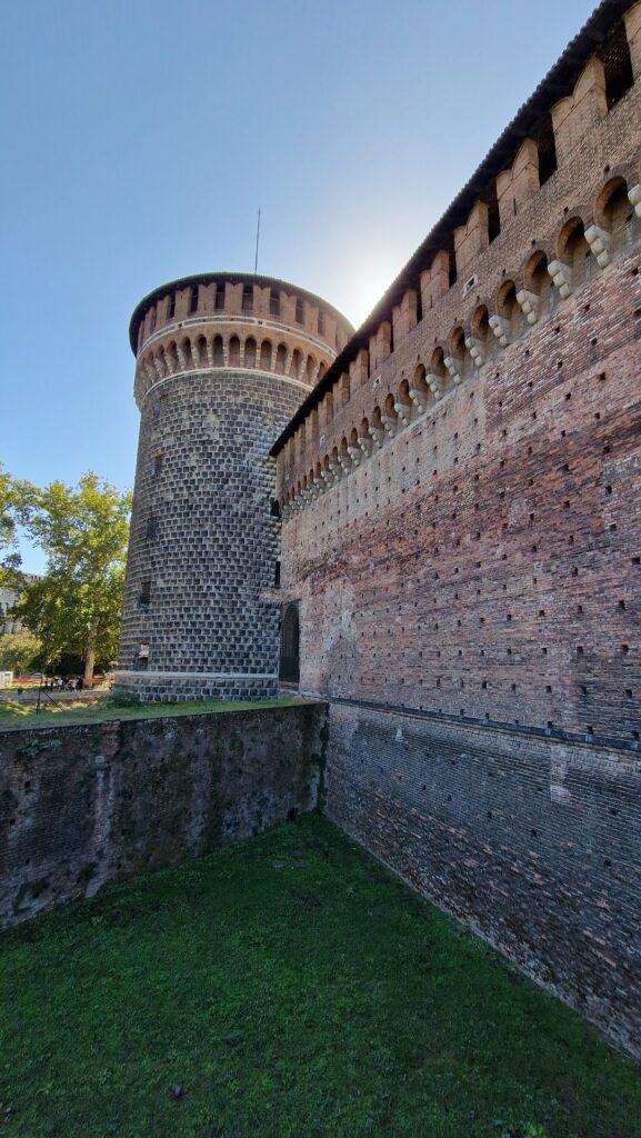Top 10 Cosa vedere a Milano 31 Cosa vedere a Milano Castello Sforzesco 27