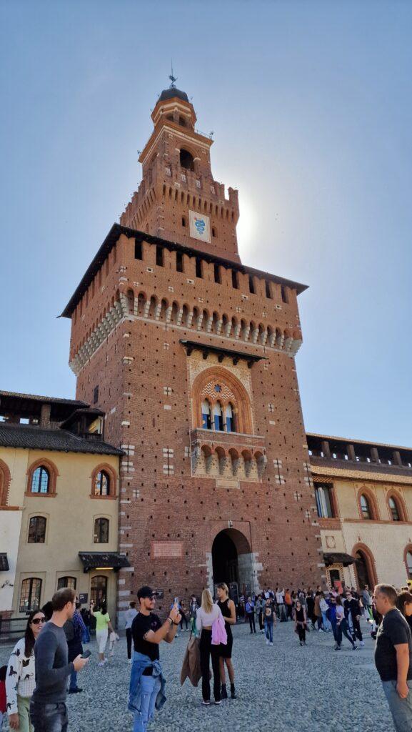 Top 10 Cosa vedere a Milano 8 Cosa vedere a Milano Castello Sforzesco 42