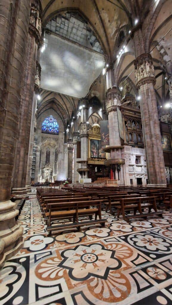 Top 10 Cosa vedere a Milano 52 Cosa vedere a Milano Il Duomo di Milano allinterno 1