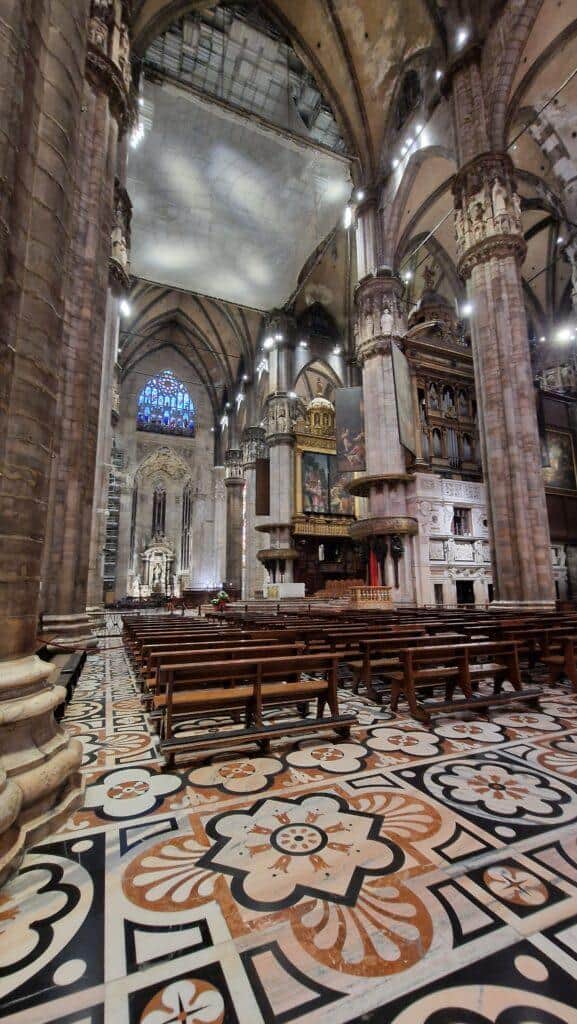 Top 10 Cosa vedere a Milano 53 Cosa vedere a Milano Il Duomo di Milano allinterno 2