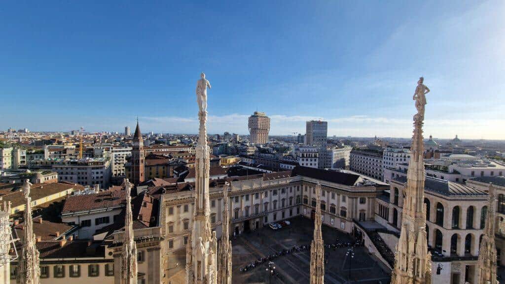 Top 10 Cosa vedere a Milano 103 Cosa vedere a Milano Terrazze dalla Cattedrale Duomo di Milano Piazza Duomo skyline di Milano 2