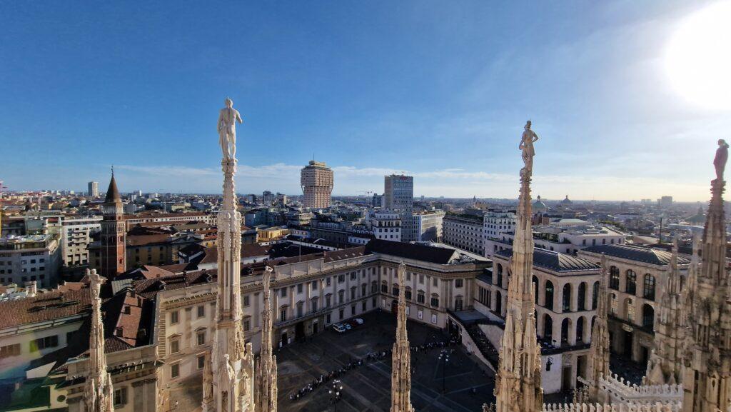 Top 10 Cosa vedere a Milano 104 Cosa vedere a Milano Terrazze dalla Cattedrale Duomo di Milano Piazza Duomo skyline di Milano 3