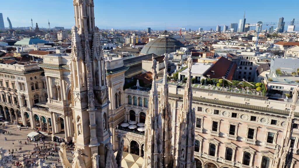 Top 10 Cosa vedere a Milano 87 Cosa vedere a Milano Terrazze dalla Cattedrale Piazza Duomo e Galleria Vittorio Emanuele II 2