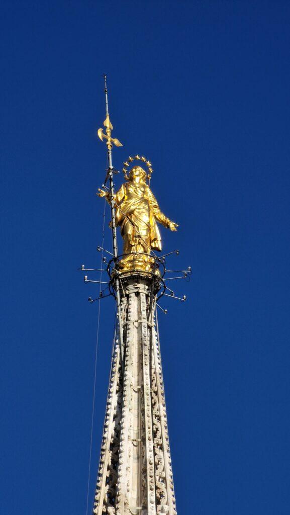 Top 10 Cosa vedere a Milano 98 Cosa vedere a Milano Terrazze dalla Cattedrale punta con sopra la madonnina sul Duomo di Milano 6