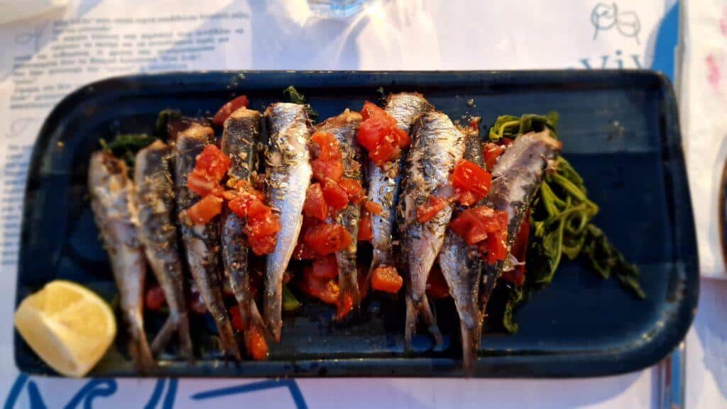 Kissamos, Creta: Cosa Vedere nella Porta d'Accesso a Balos e Falassarna 13 Creta Kissamos ristoranti pesce Eviva Cretan Cuisine Sardine 2